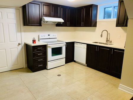 For Lease - 375 Elmwood Avenue Unit# Lower, Richmond Hill, Ontario - Photo 3