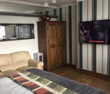 Room in a Shared Flat, Further Green Road, SE6 - Photo 1