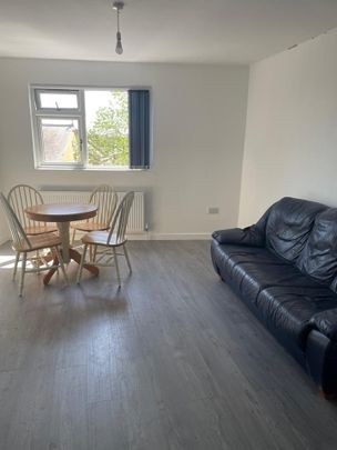 2 Bed Flat, Melton Road, LE4 - Photo 1