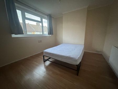 Priestfield Road, Gillingham - Photo 3