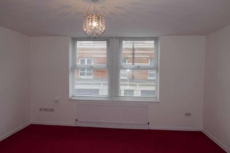 High Street, Romford, RM1 - Photo 4