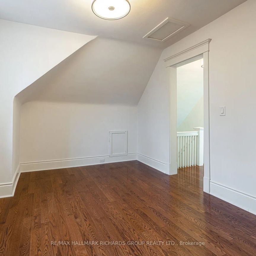 Detached Home For Lease | E9036091 - Photo 1