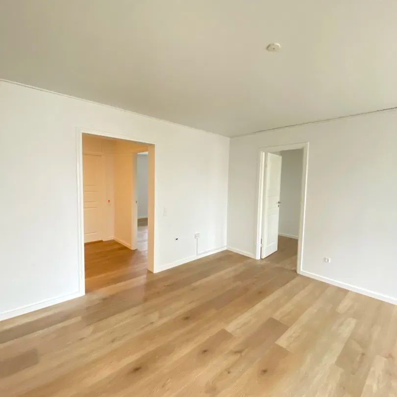 Rummelig 3-værelses lejlighed i Vejgaard med altan - Foto 1