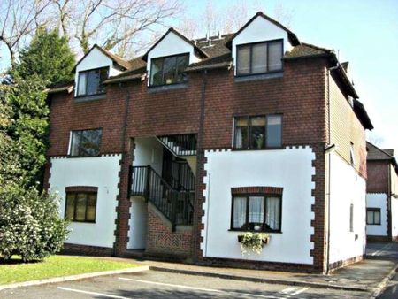 Willow Court, Bassetsbury Lane, High Wycombe, HP11 - Photo 5