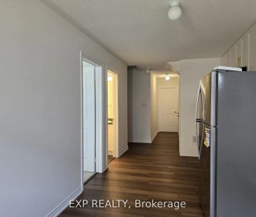 64 Singhampton Road #Unit B - Photo 2