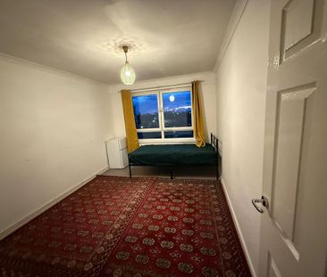 1 bedroom in a flat share to rent - Photo 4