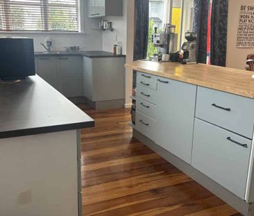 Spacious 4-Bedroom Family Home - Photo 2