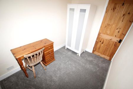 2 bedroom maisonette to rent - Photo 2