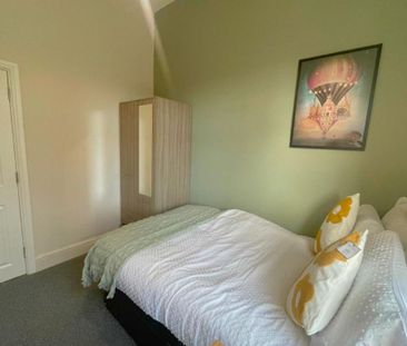 1 bedroom in a house share to rent - Photo 2