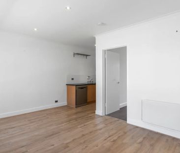 Modern 1-Bedroom Apartment in Secure Complex - Photo 4