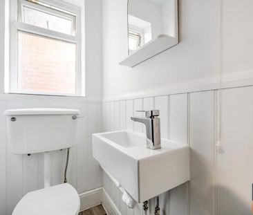 St. Josephs Road, Aldershot - Photo 2