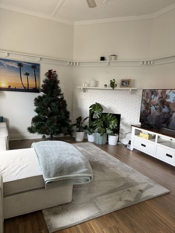 Centre of Town - Photo 2