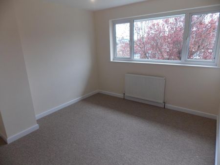 3 bedroom end of terrace house to rent - Photo 5