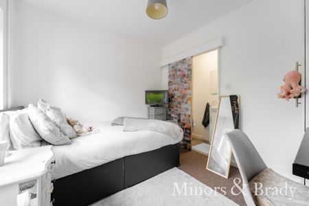 6 bedroom detached bungalow to rent - Photo 5