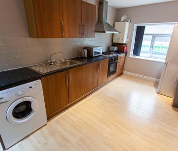 3 bedroom flat to rent - Photo 6