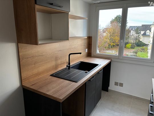 CAEN - F5 de 82 m² - Photo 1