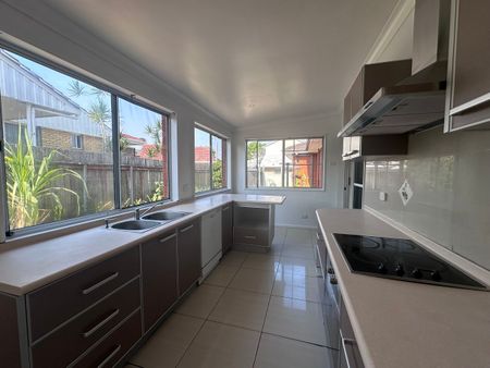 GREAT FAMILY HOME - Photo 3