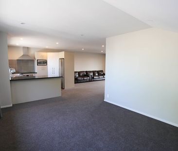 Edgeware/City Centre – Modern 4 Bedroom/4 bathroom townhouse - Photo 3