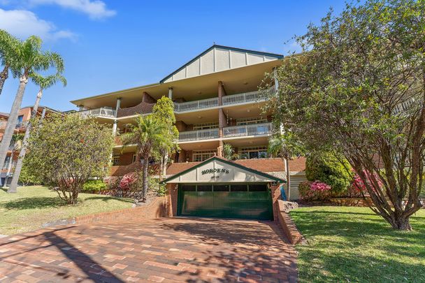 Large Two Bedroom Top Floor Unit - Photo 1