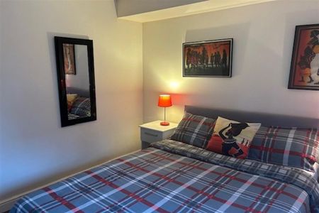 3 bedroom flat to rent - Photo 3