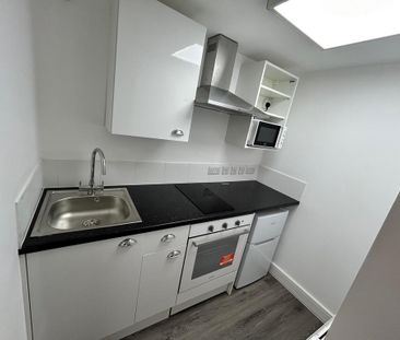 Studio to rent - Photo 3