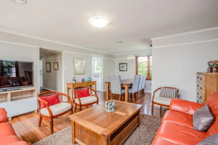 Charming Three-Bedroom Home in Prime Yarralumla Location - Photo 2