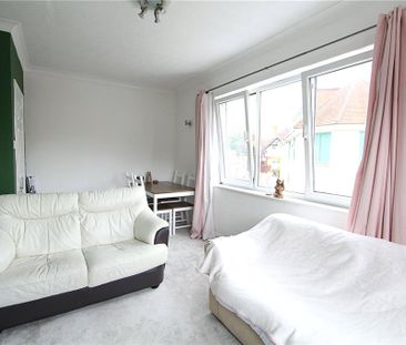 Old Woking Road, West Byfleet, Surrey, KT14 6LG - Photo 3