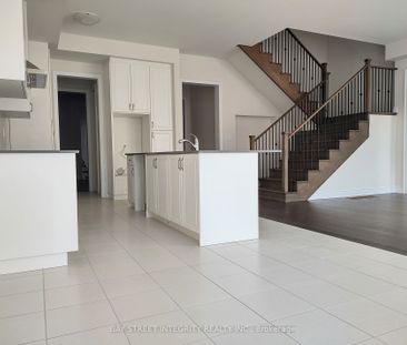 Detached Home For Lease | W8118260 - Photo 4