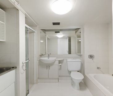 Courtyard Apartment in Prime Kangaroo Point Location - Photo 2