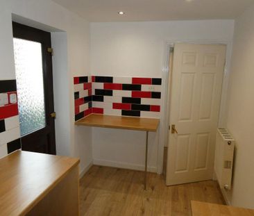 2 bedroom semi-detached house to rent - Photo 4