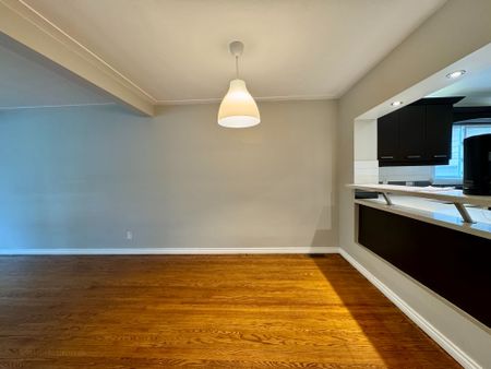 For Lease - 30 Ivordale Crescent Unit# Main, Toronto, Ontario - Photo 2