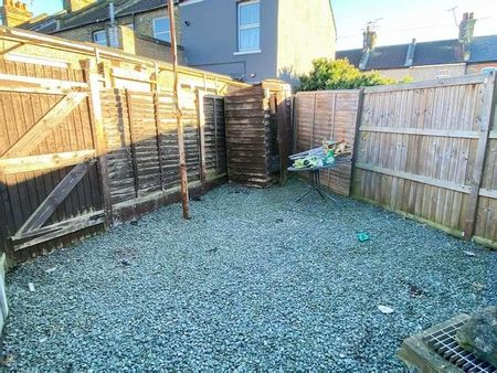 Springhead Road, Northfleet, Gravesend, Kent, DA11 - Photo 2