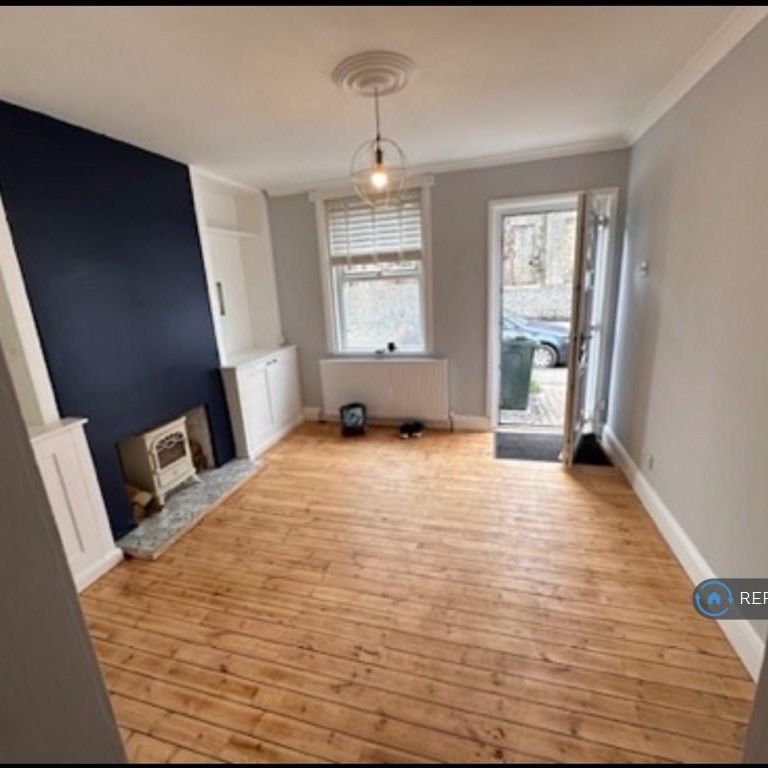 2 bedroom terraced house to rent - Photo 1