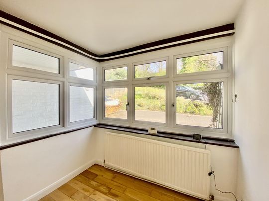 Midanbury Lane, Southampton - Photo 1