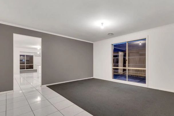 “Convenient Family Living in the Heart of Tarneit!” - Photo 1