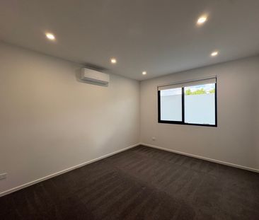 3/25 Eisenhower Street, Reservoir VIC 3073 - Photo 3