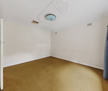 Charming Two-Bedroom Home in Prime Essendon Location - Photo 5