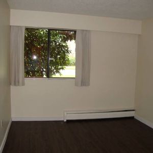 1 BDR-Welcome to Pine Manor clean & professionally managed - Photo 2