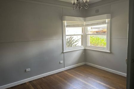 WELL PRESENTED FAMILY HOME CLOSE TO THE CBD! - Photo 3