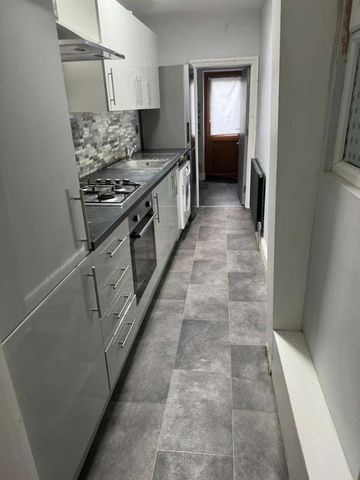 Balfour Road, Ilford, IG1 - Photo 2