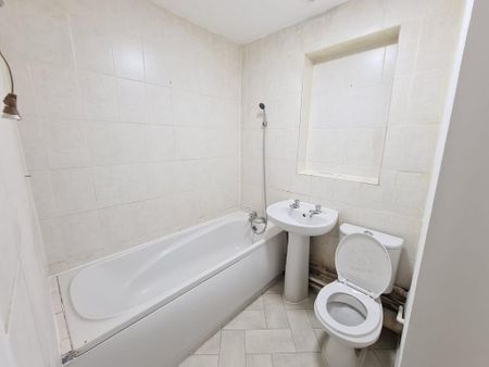 2 bedroom end of terrace house to rent - Photo 4