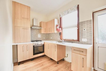 3 bedroom flat to rent - Photo 5