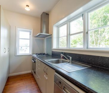 Cutest College Street home - Photo 5
