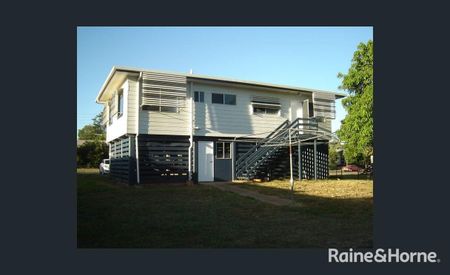 3 Bedroom Home - Zoned for Moranbah East School! - Photo 5