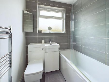 3 bedroom terraced house to rent - Photo 2