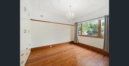 Spacious Family Home - Photo 2