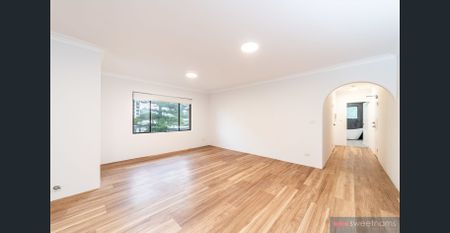 Spacious Two-Bedroom Apartment Moments from Queenscliff Beach - Photo 5