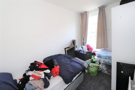 4 bedroom terraced house to rent - Photo 2