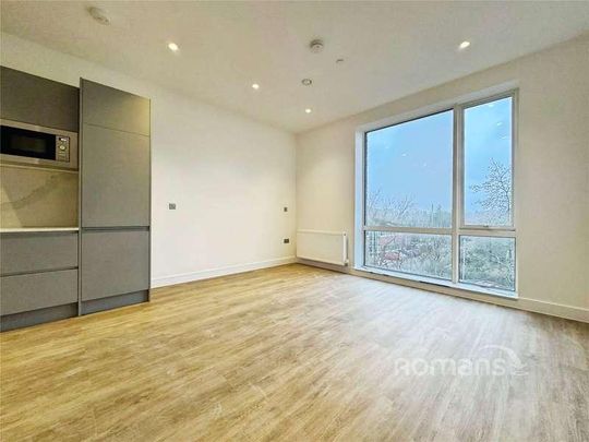 Roop House, Fleet, Hampshire, GU51 - Photo 1