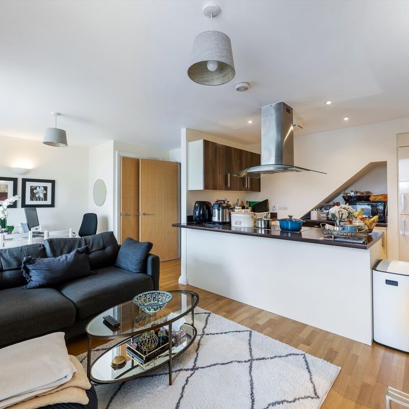 Apartment to let in Hallmark Court, London E14 - Photo 1